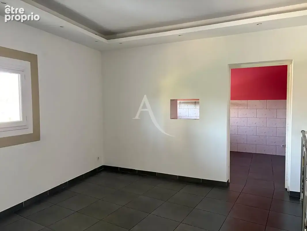 Vente murs 80m2 pour commerce pas de bail en cours terrasse axe principal vinon sur verdon - photo 7