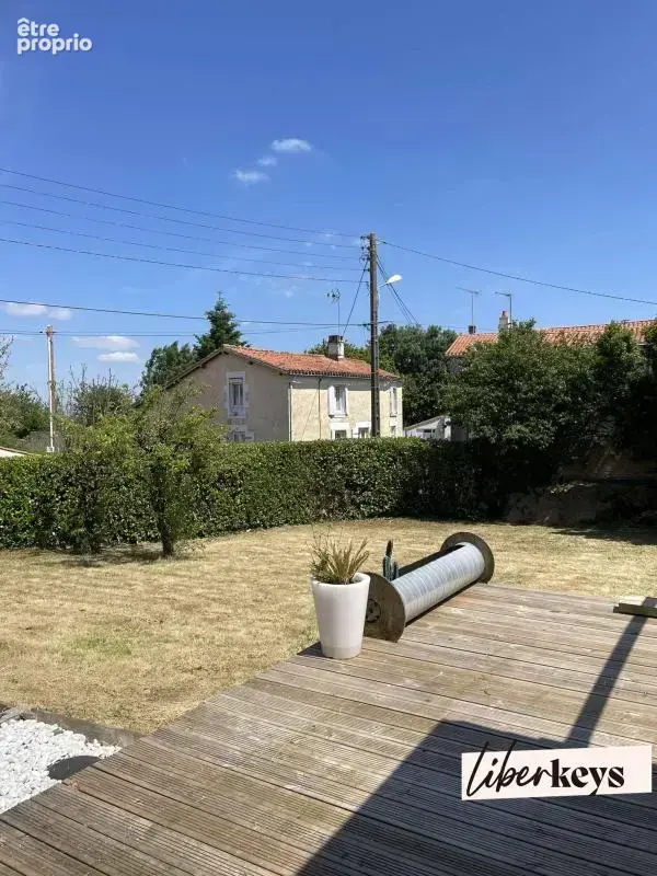 Maison en pierre rénovée – 102 m² habitables – terrain de 900 m² – fort potentiel d’agrandissement chantonnay – quartier saint-p - photo 3