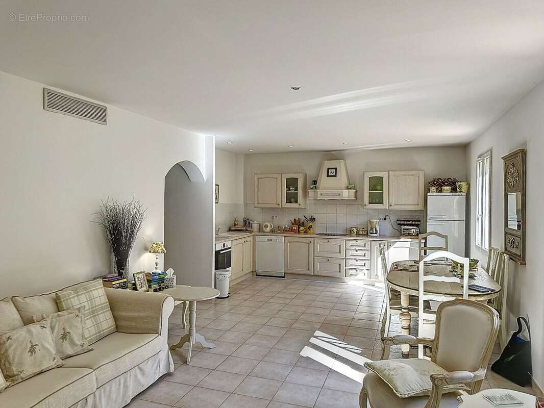 Appartement à LORGUES
