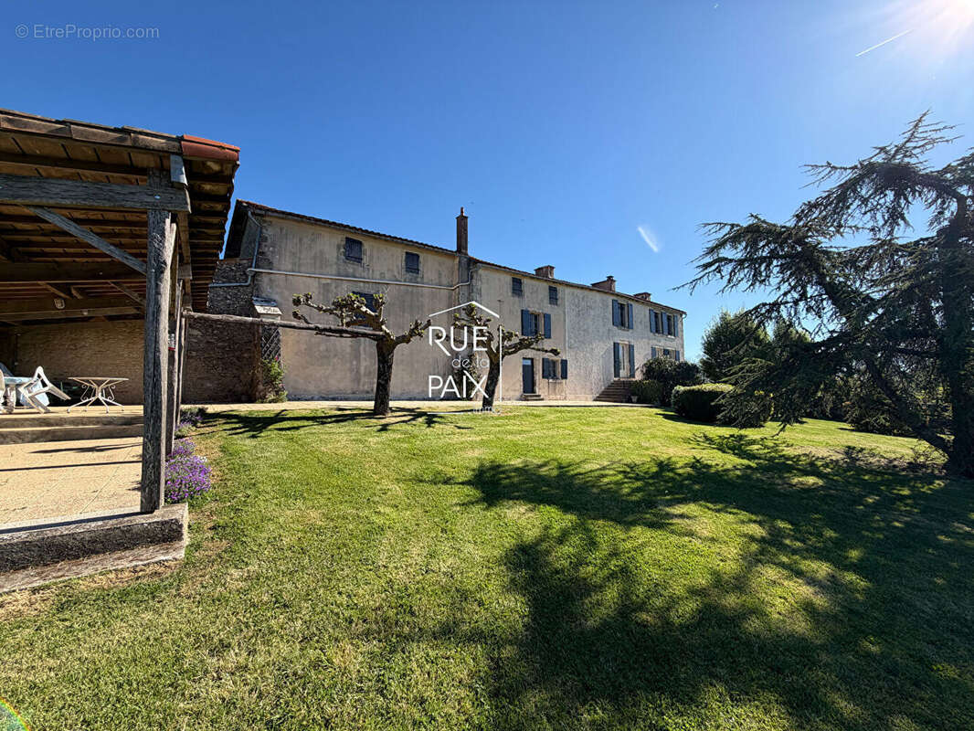 Maison à EXIREUIL