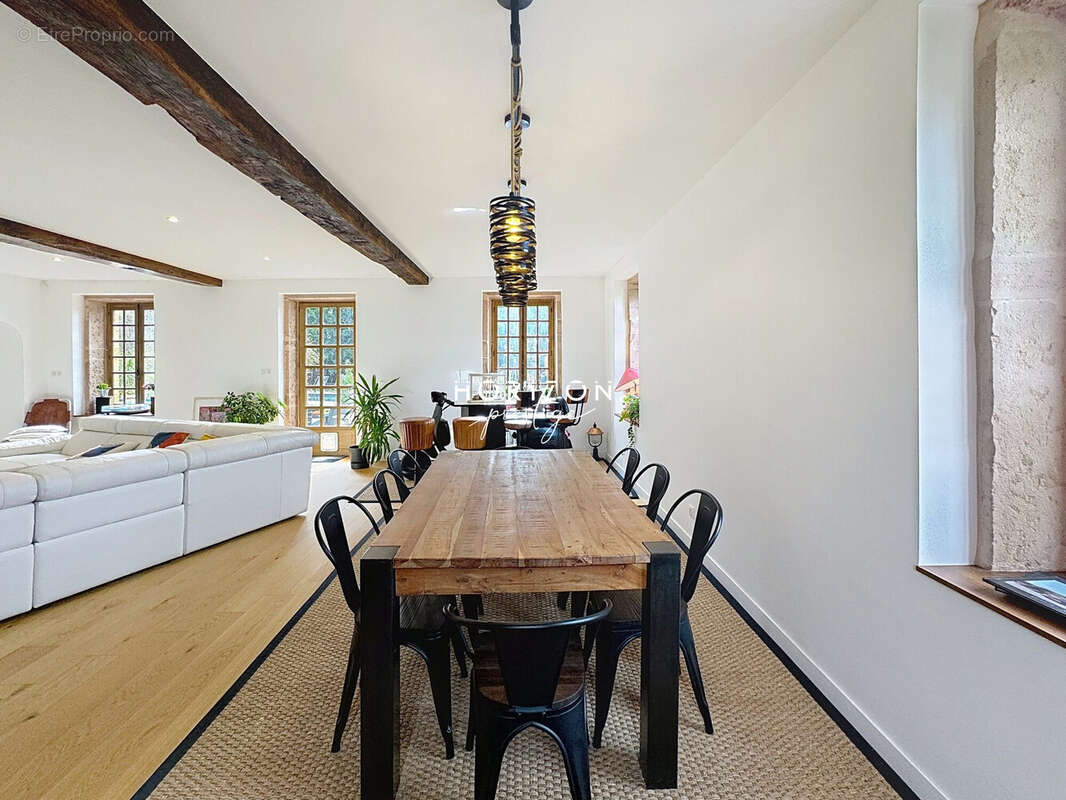 Maison à CHARNAY-LES-MACON