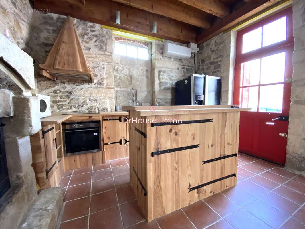 Maison à SAINT-LAURENT-D'AIGOUZE