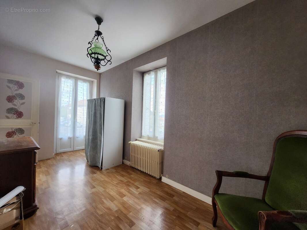 Maison à CONDAT-SUR-VIENNE