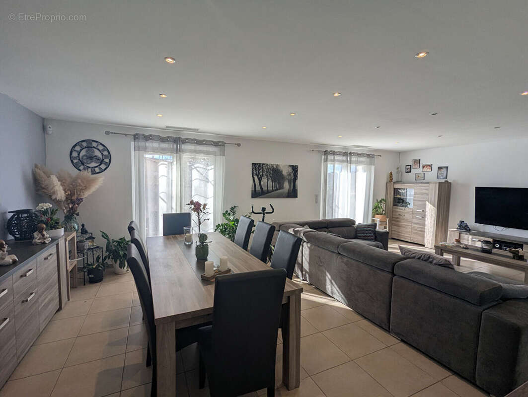 Maison à VILLECROZE