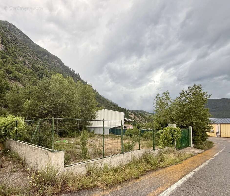 Terrain à ENTREVAUX
