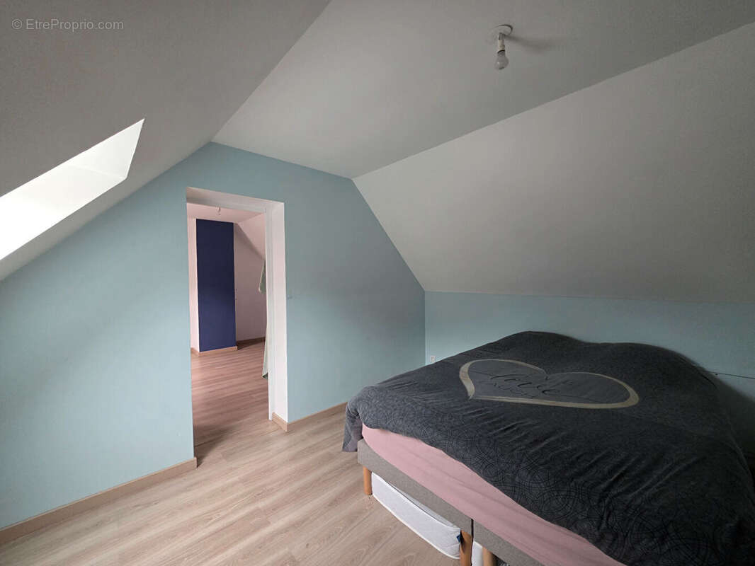 Maison à CREVECOEUR-LE-GRAND