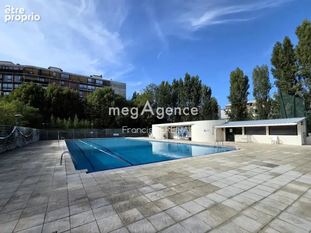 Au cœur de la résidence du Parc-St-Cyr, un des meilleurs emplacements - photo 2