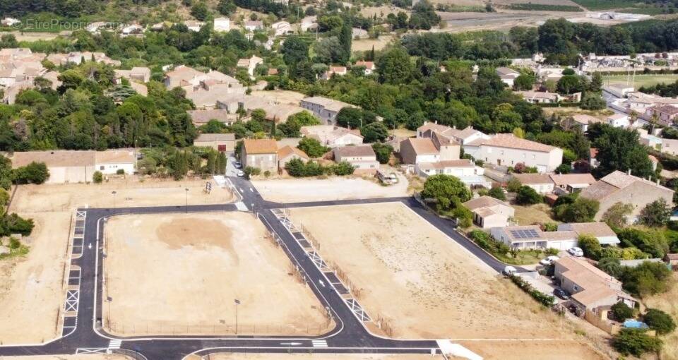 Terrain à ORNAISONS