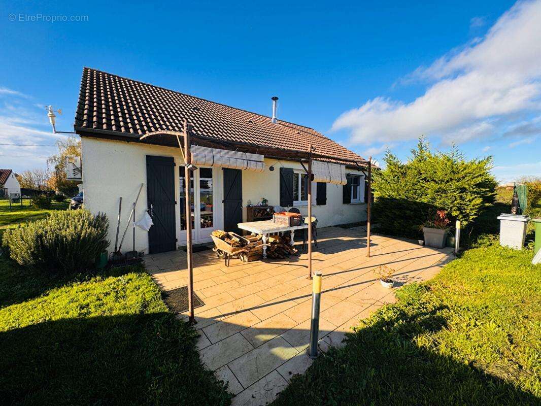 Maison à SAINT-PARIZE-LE-CHATEL