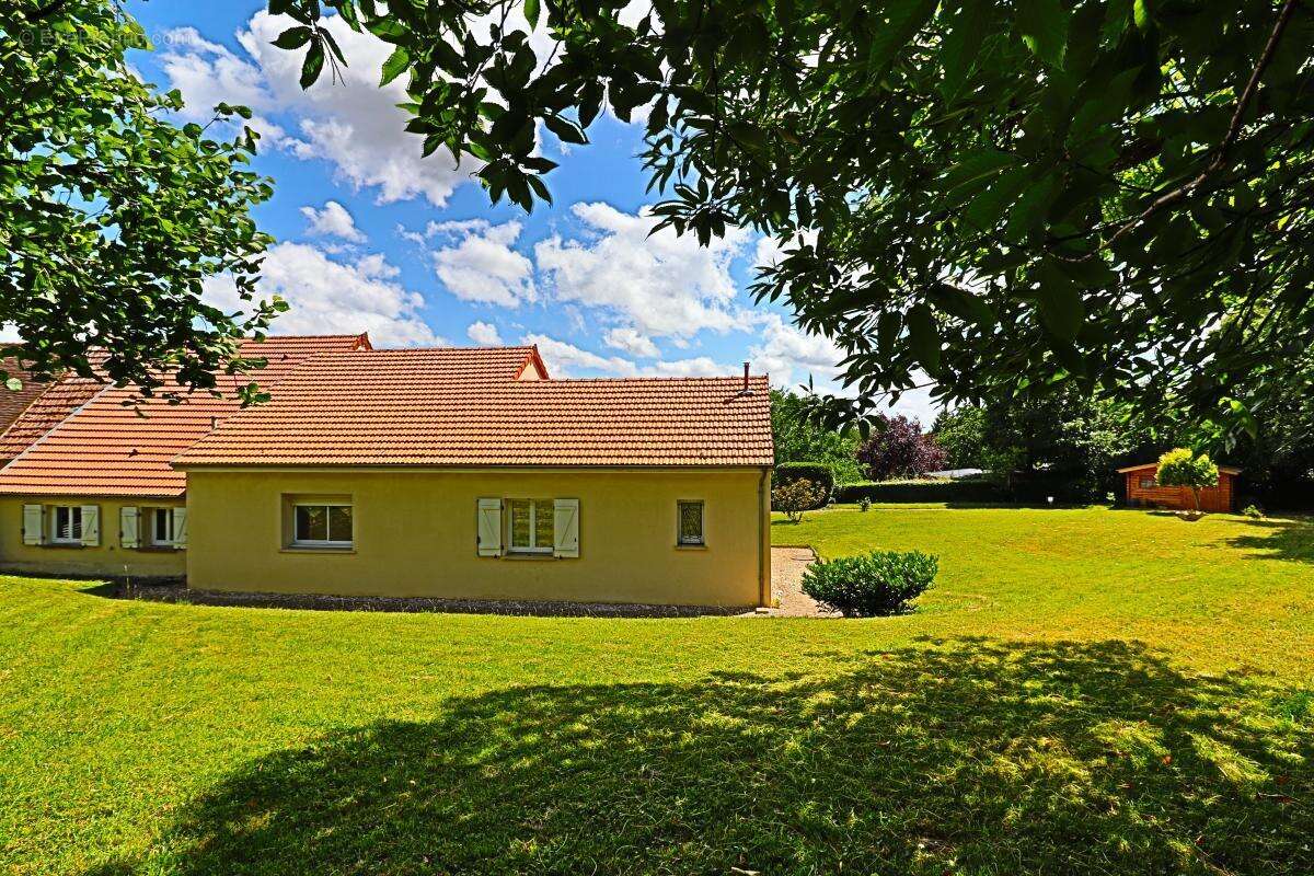 Maison à SENS-BEAUJEU