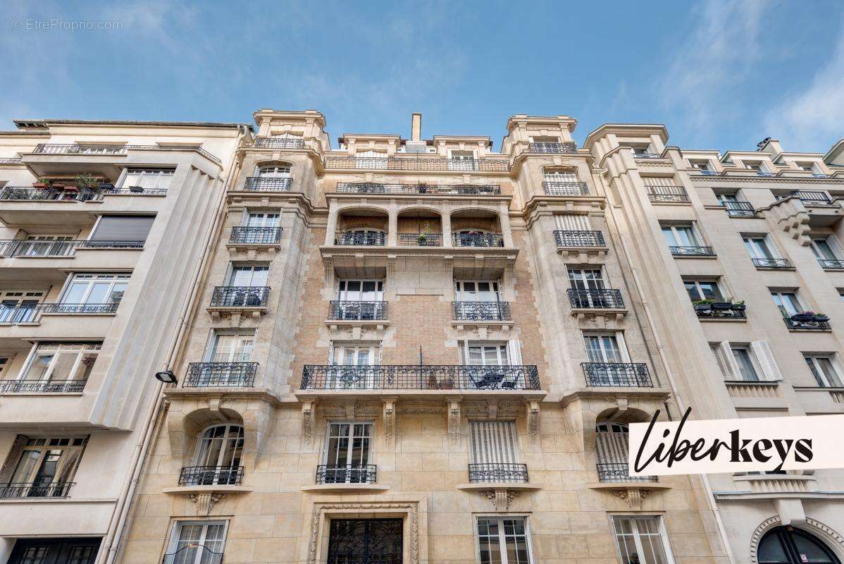 Appartement à PARIS-17E