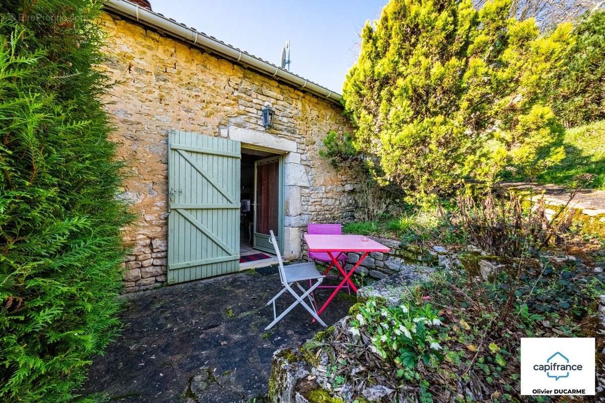Murs et fonds : gite, chambres d'hôtes et table d'hôtes à vendre CHAUDENAY LE CHATEAU (21) - photo 39
