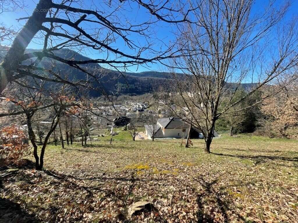 Terrain 1385 m² à Badaroux  - photo 3