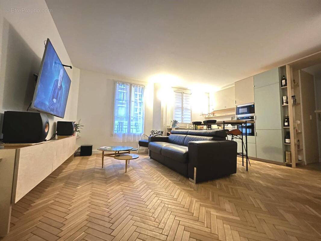 Appartement à COURBEVOIE