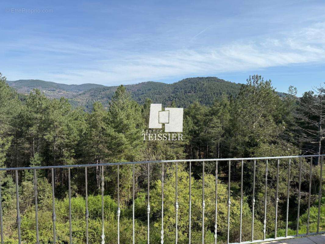 Maison à SAINT-PIERRE-SAINT-JEAN