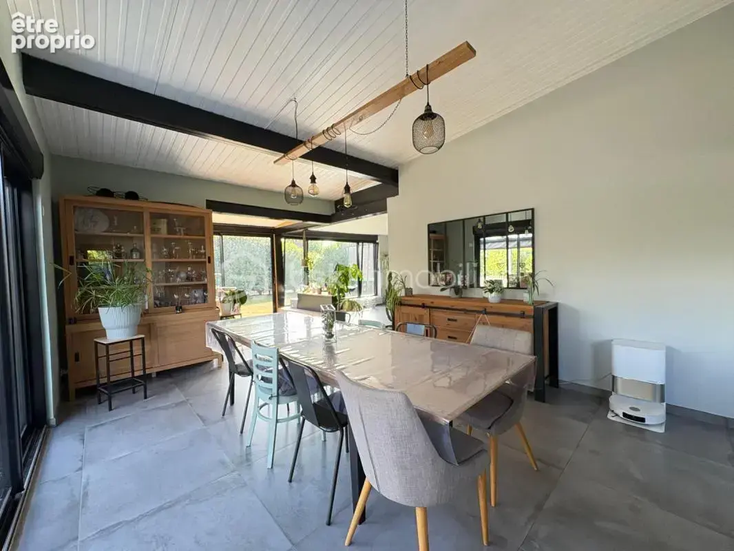Villa individuelle de 180 m² au coeur de Sainghin-en-Mélantois - 5 chambres - caves- jardin - double garage - photo 4