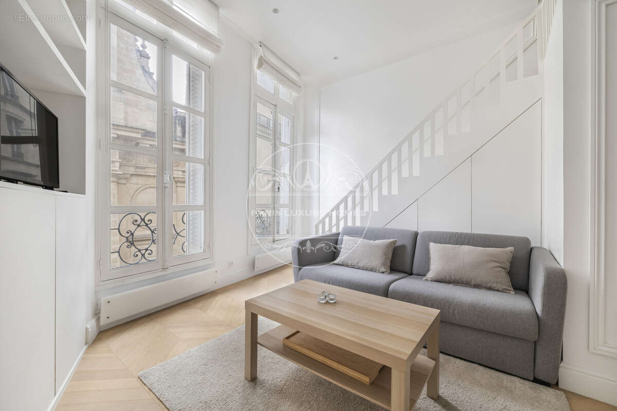 Appartement à PARIS-1E