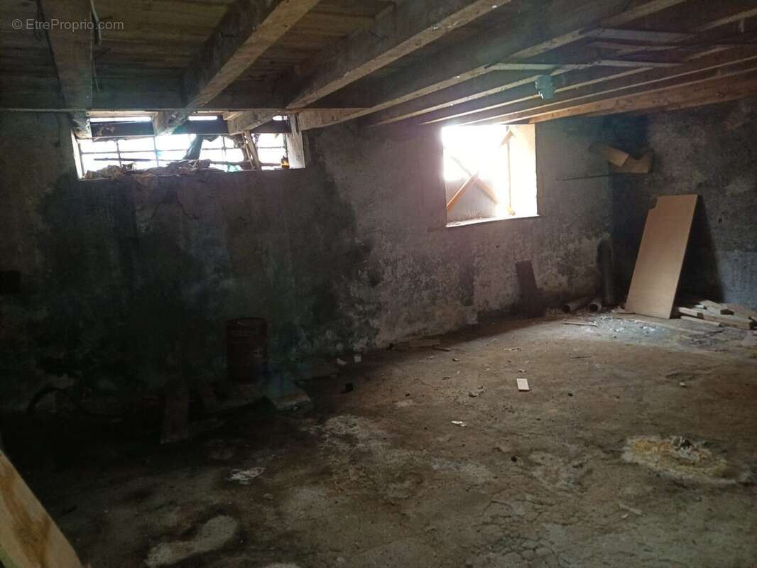 Appartement à COURS-LA-VILLE