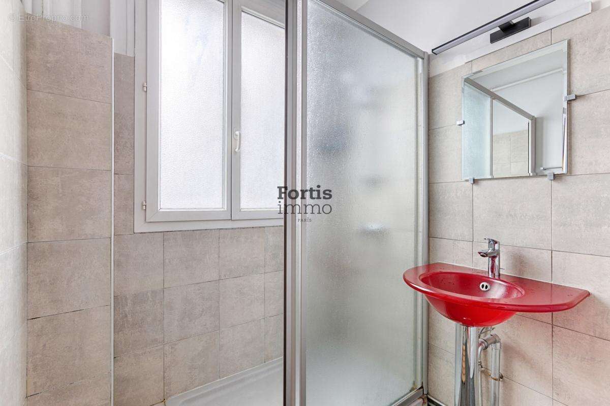 Paris 15 - rue vaugirard - f7 / 4 chambres  2 balcons - photo 12