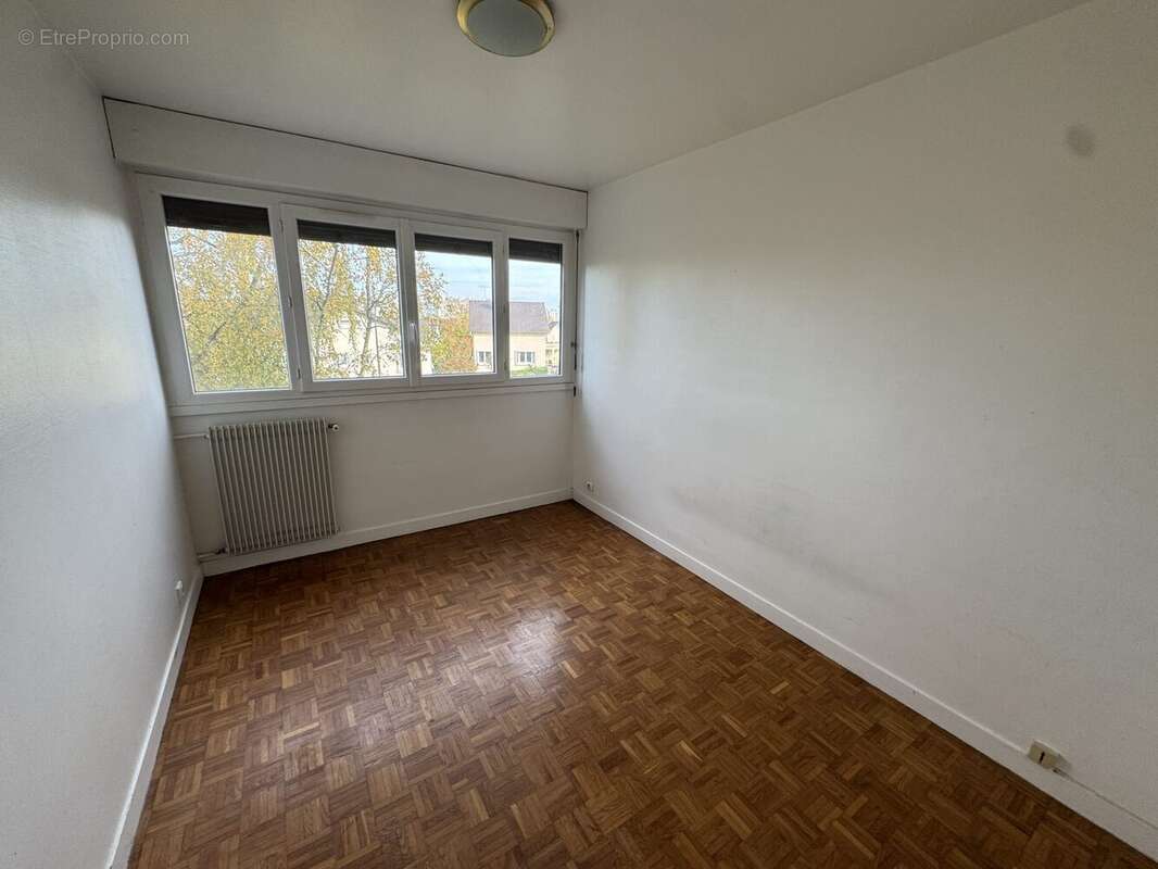 Appartement à LES CLAYES-SOUS-BOIS
