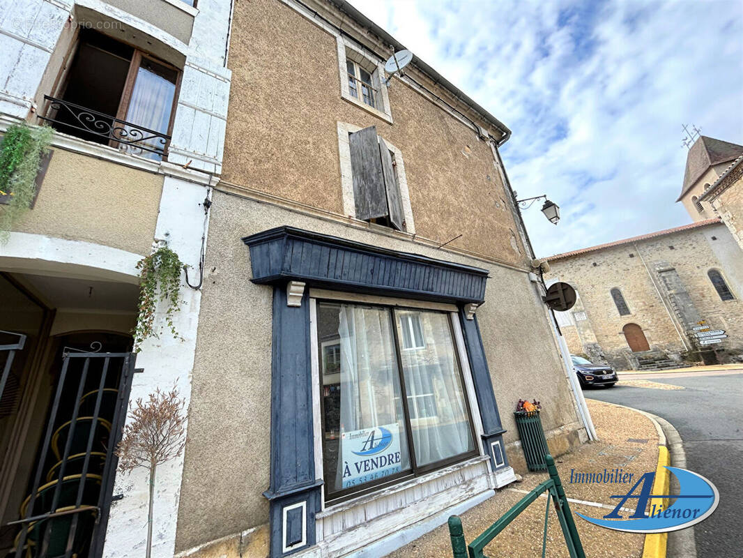 Maison à SAINT-PARDOUX-LA-RIVIERE