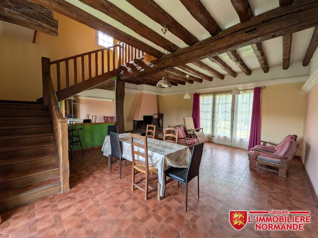 Maison d'habitation avec sous-sol - 4 chambres Terrain 1770 m² - photo 2