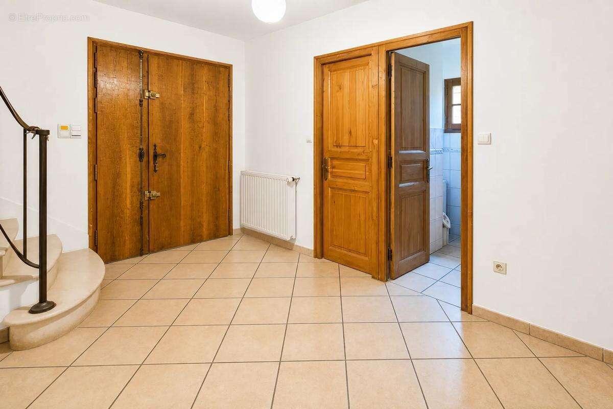 Maison 8 pièces spacieuse à Sainte-Foy-de-Longas - photo 13