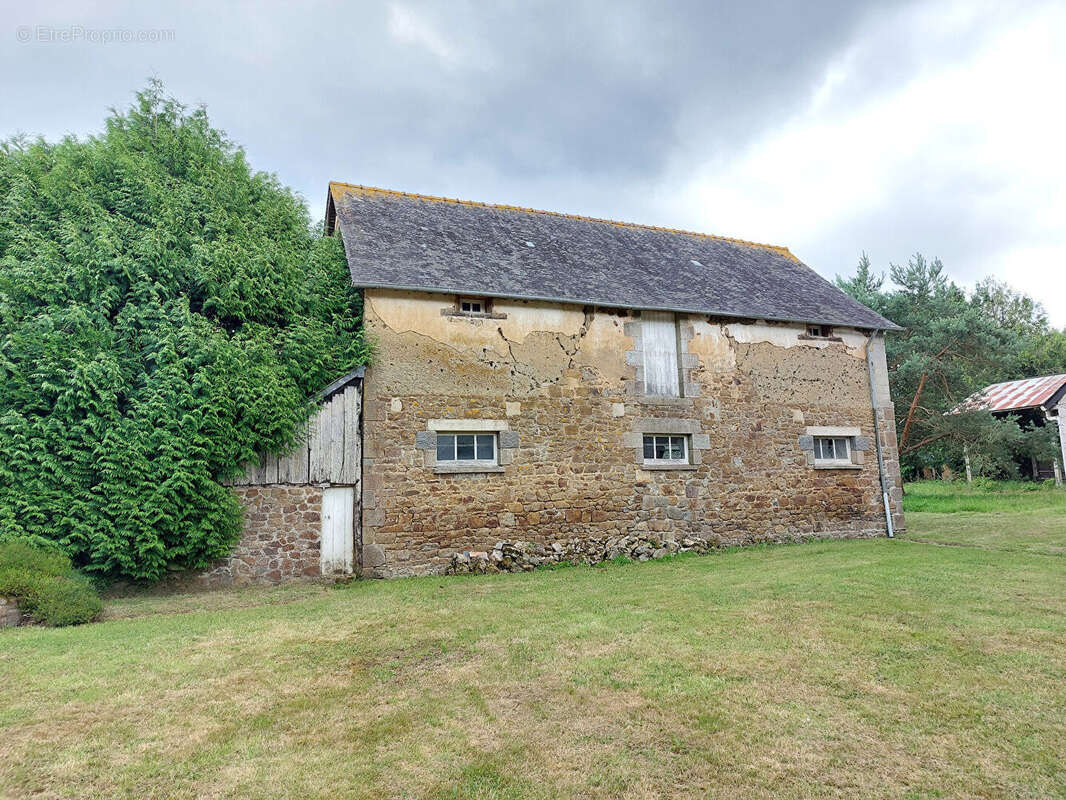 Maison à SAINT-THUAL