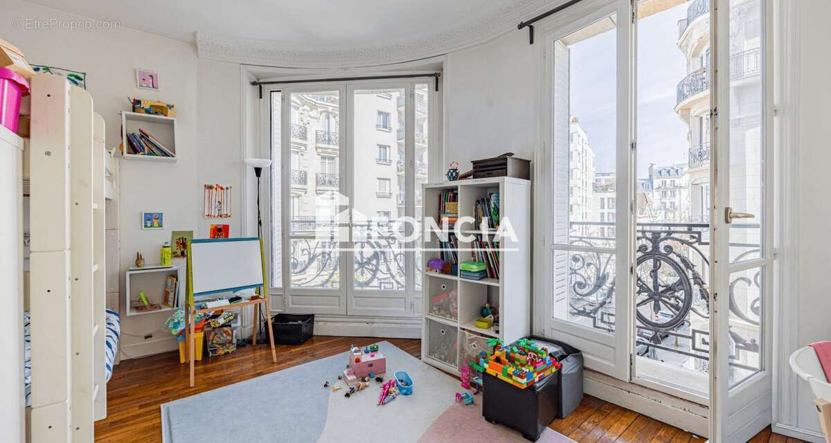 Appartement à PARIS-15E