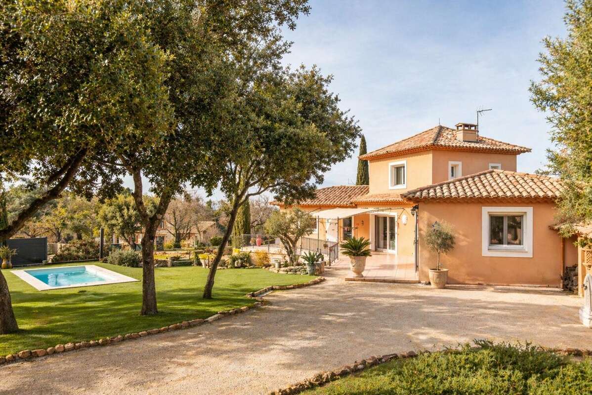 Maison 184 m² à La Capelle-Et-Masmolene  - photo 2