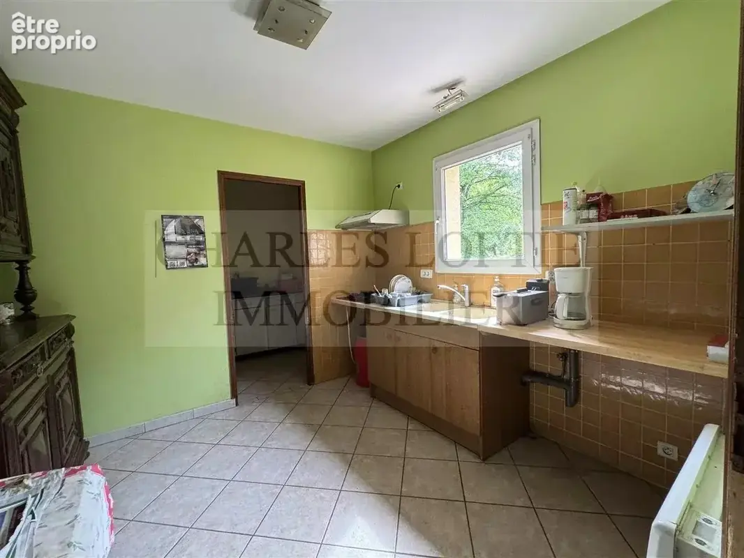Maison familiale avec garage attenant, sur terrain de plus de 4900 m² - photo 6