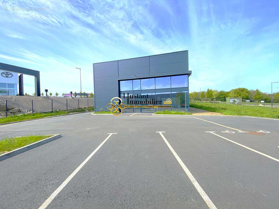 Commerce à SAINT-MARTIN-DES-CHAMPS