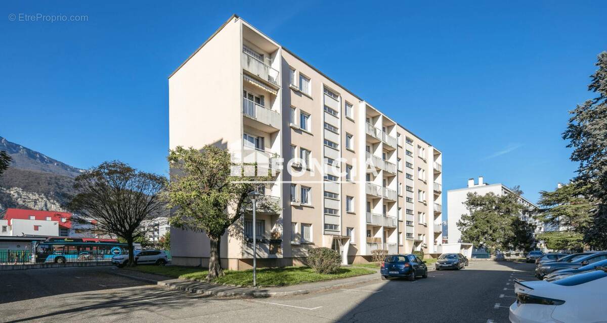 Appartement à LE PONT-DE-CLAIX