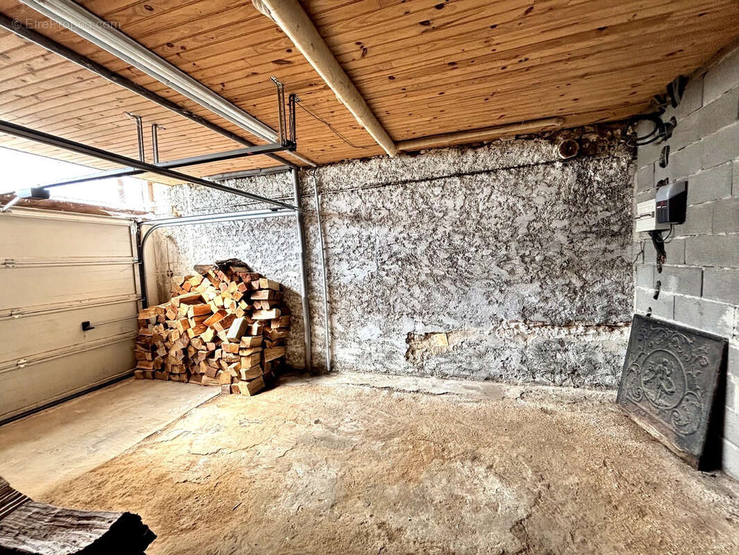 Maison à OURCHES-SUR-MEUSE