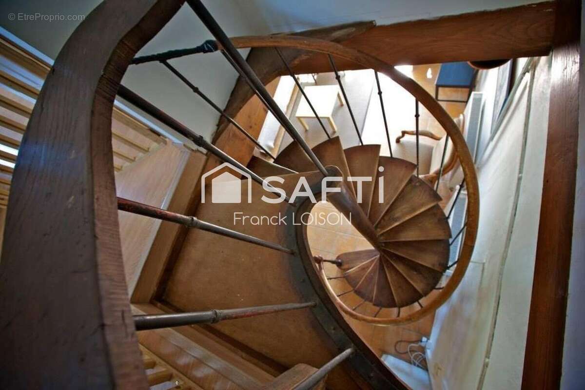 Maison 330 m² à Bridore  - photo 6