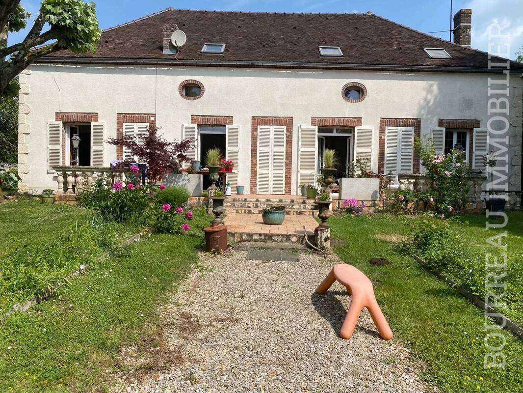 Maison à ARCES-DILO