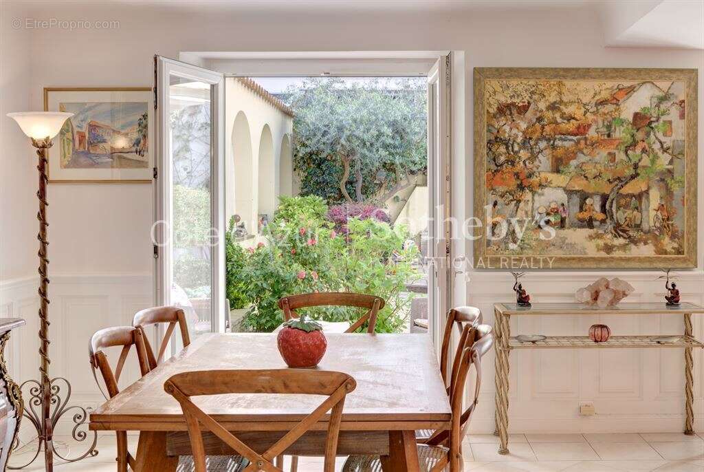 Maison de charme à vendre à Cannes Palm Beach – Patio, vue mer et adresse d’exception - photo 2