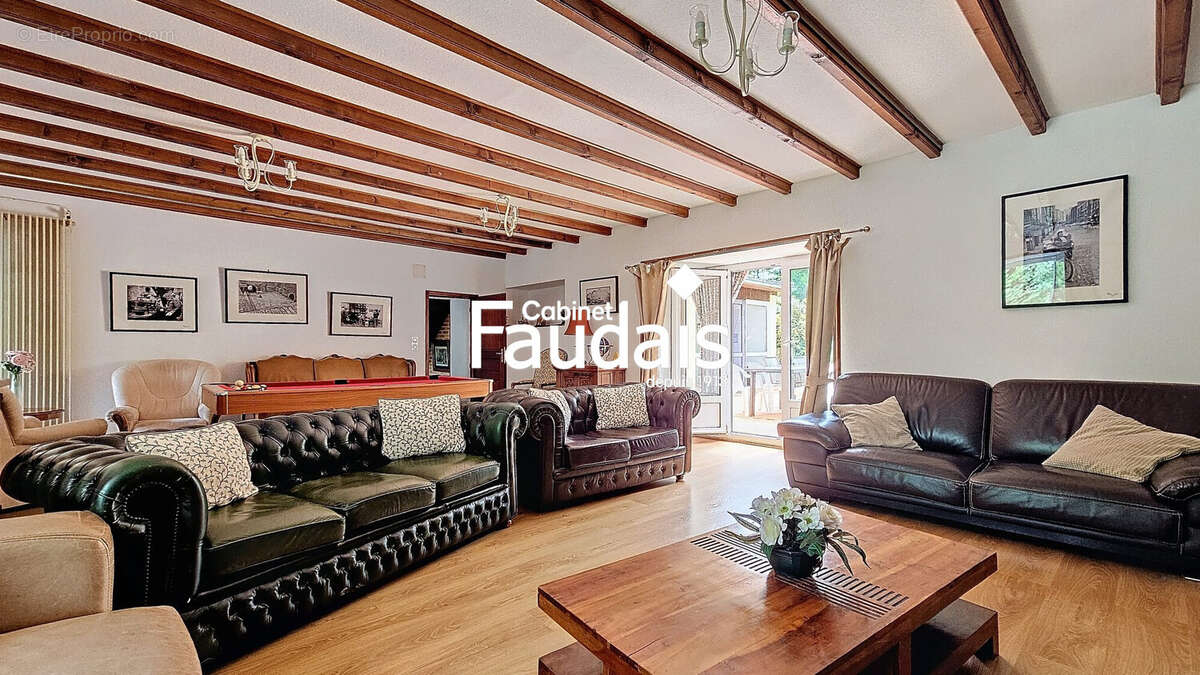 Maison à FEUGERES