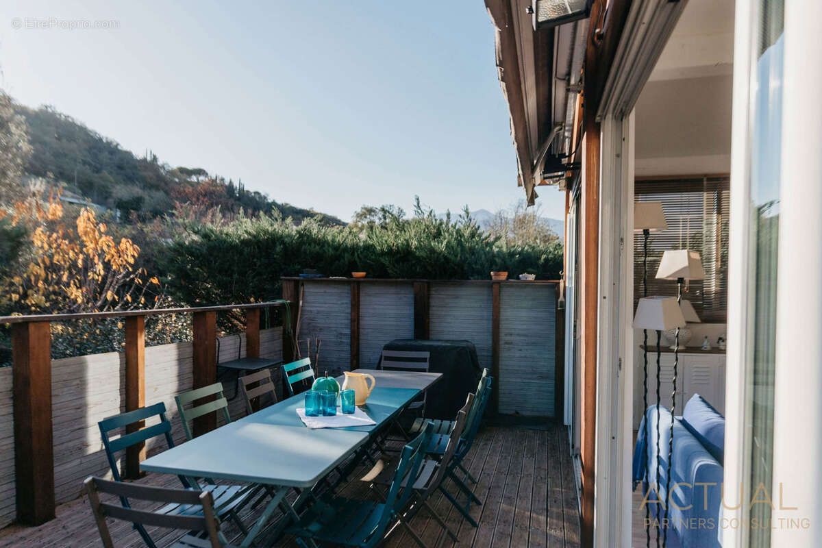 Villa  avec un grand terrain 708 m2 et une piscine - photo 3