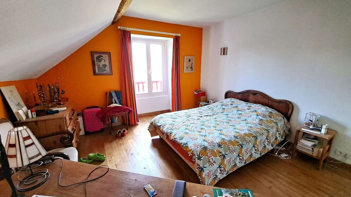 Maison à BRIIS-SOUS-FORGES