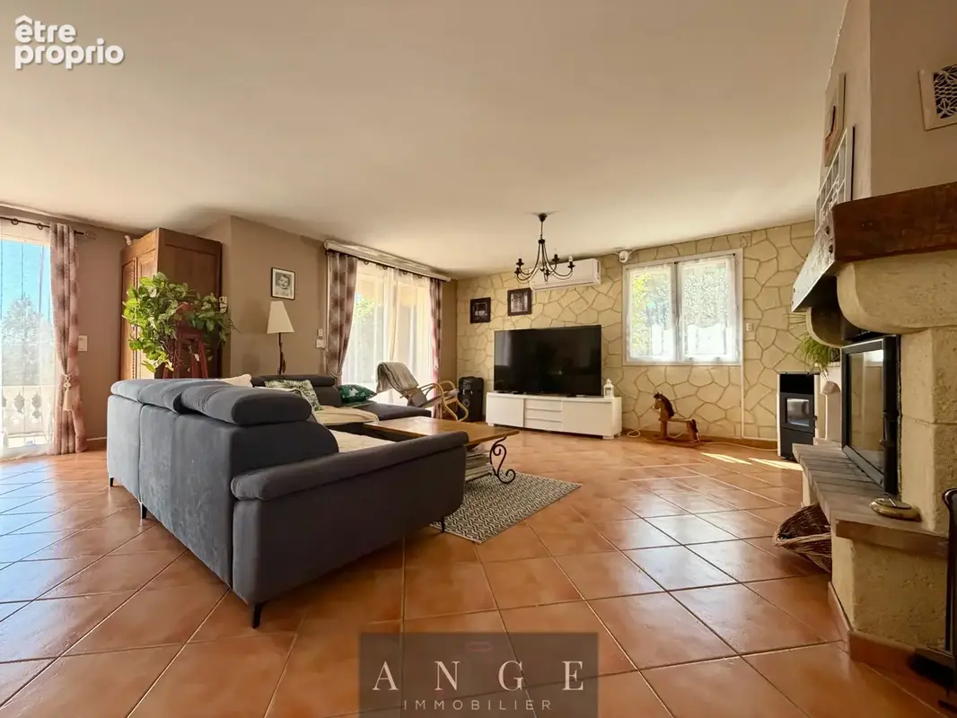 Villa provençale - t5 168m2 - terrain 4090m2 - 4 chambres - terrasse - piscine - spa - garages - carport - photo 6