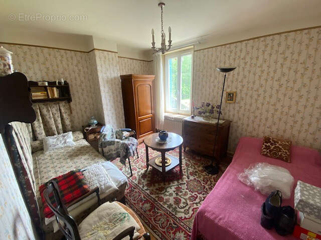 Belle maison de caractère sur terrain de 746 M2 - photo 9