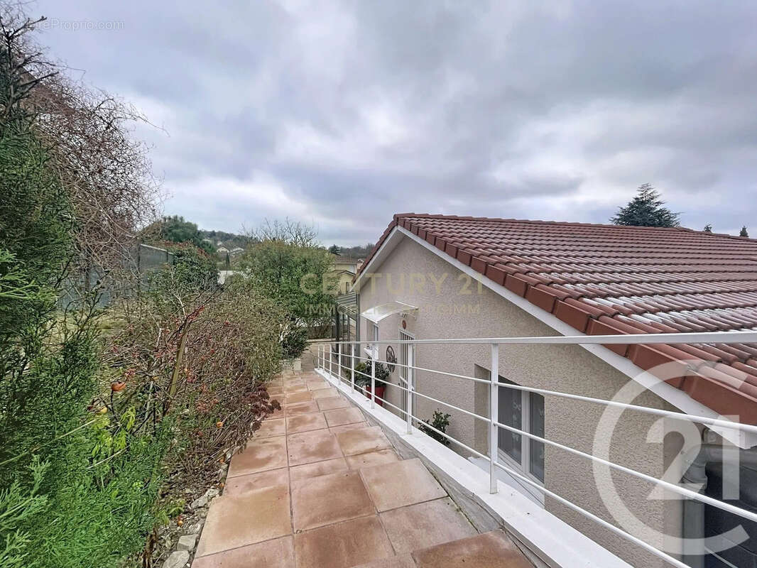 Maison 165 m² à Saint-Alban-De-Roche  - photo 11