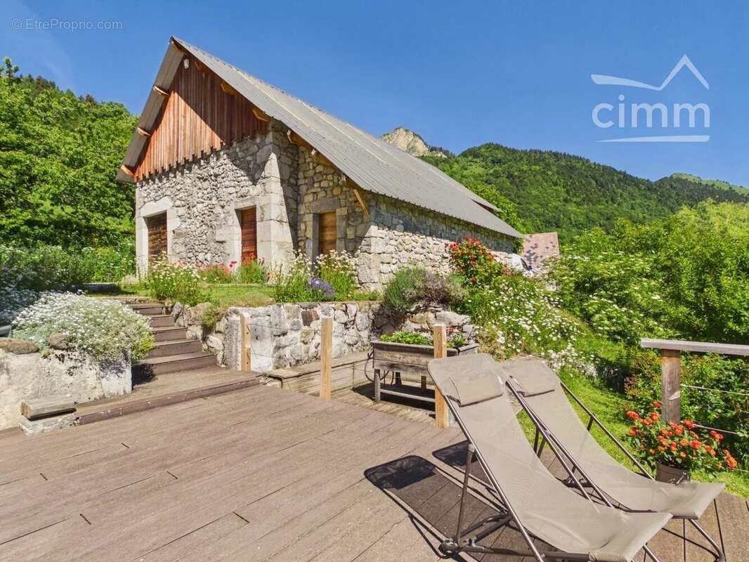 Maison à LA TERRASSE