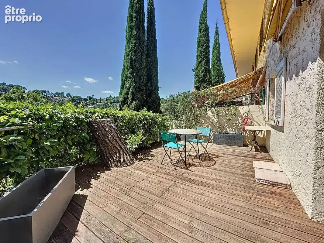 Appartement à MOUGINS