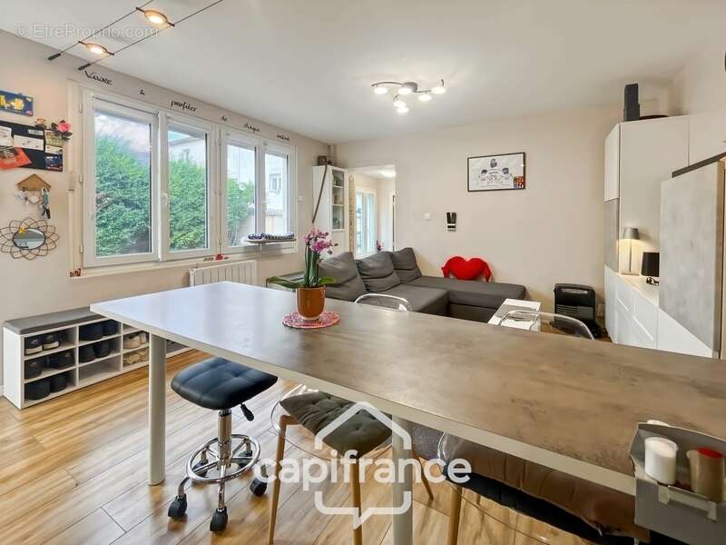 Appartement à PONTAULT-COMBAULT