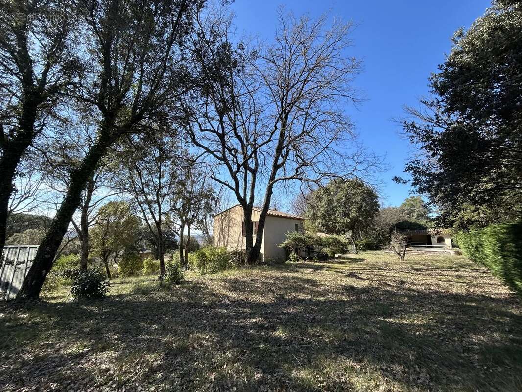 Maison à LA TOUR-D'AIGUES