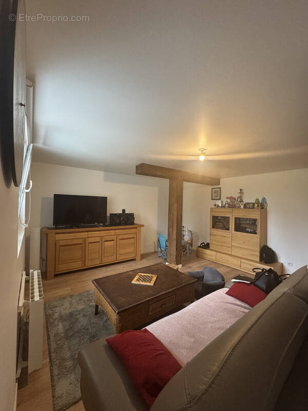 Appartement à EVETTE-SALBERT