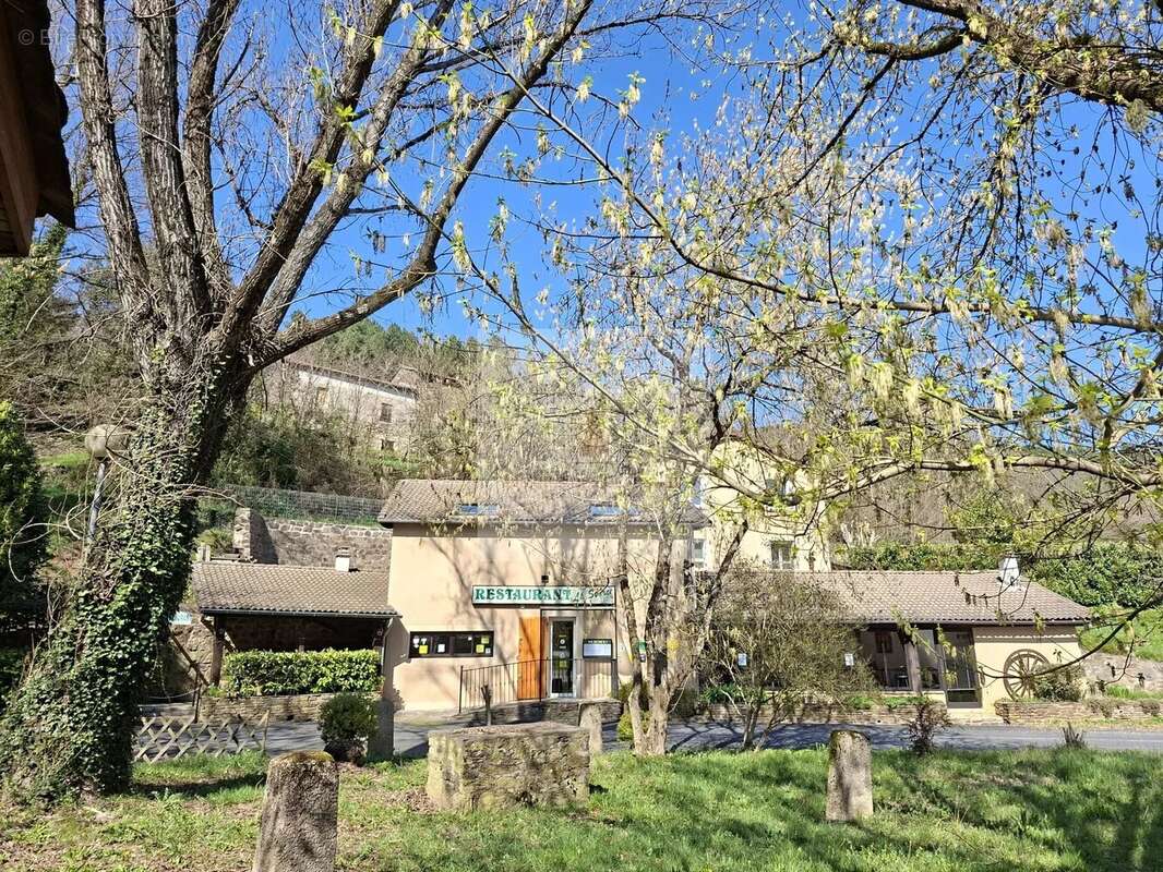 Commerce à LE COLLET-DE-DEZE