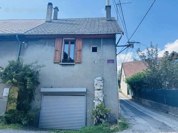 Maison à PIERRE-CHATEL